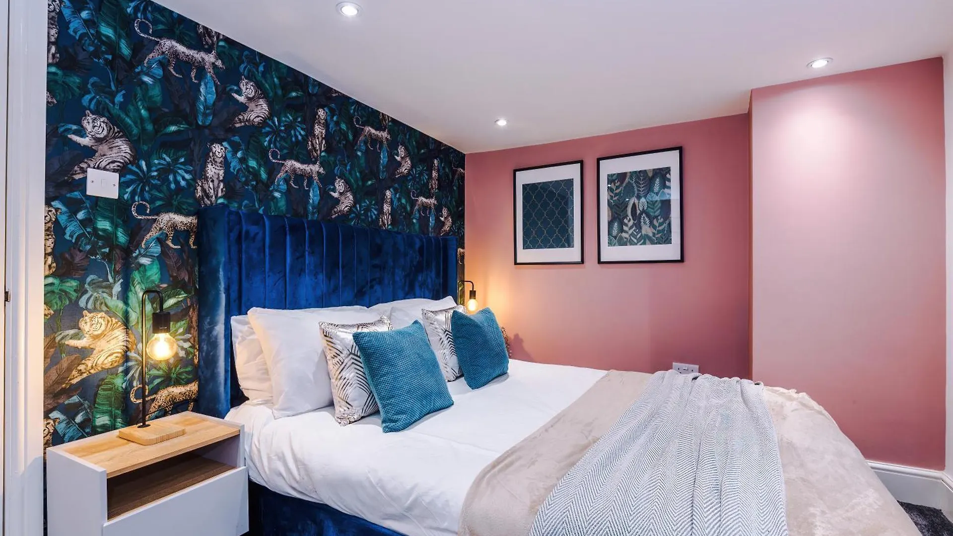 شقة Stylish Boutique Flat In Harrogate - Sleeps 16 0*,
